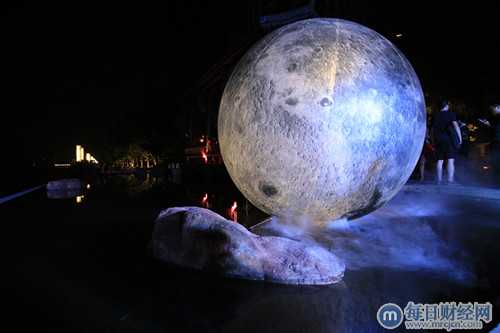 星河湾点亮广州:9月19日,星河湾环球灯光艺术节炫丽开幕