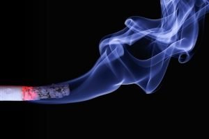 香烟燃烧释放38种有害物质，平安福为您的健康“增砖添瓦”