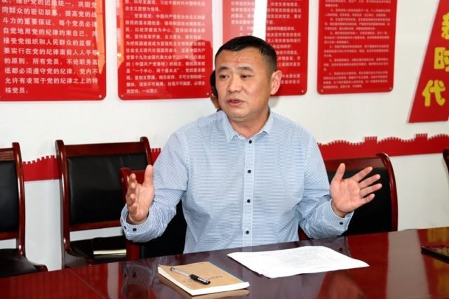 图三：教体局督导室主任刘建设进行培训
