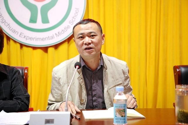 图四：会议由局督导室主任刘建设主持