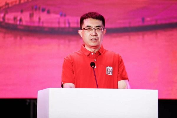 【福田汽车集团时代事业部营销副总裁郑夕亮发表致辞】