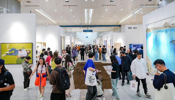 开幕日观展现场