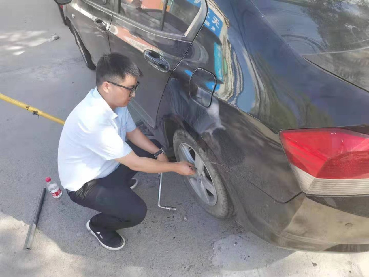 黄岩平安产险：停车关爱暖心助人