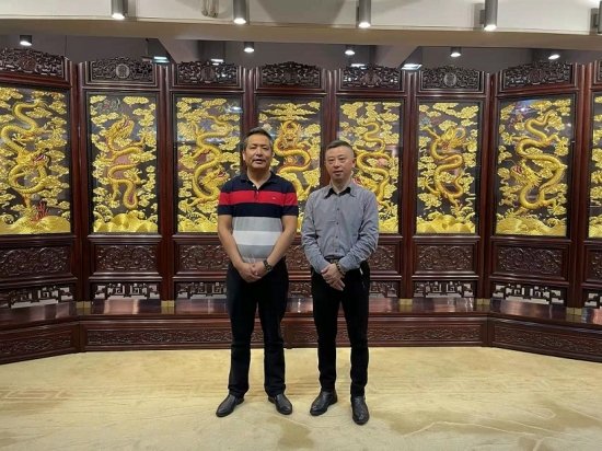 窦俊参访CACWorld数字博物馆并颁发区块链专业委员会牌照