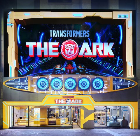全球首个沉浸式变形金刚主题旗舰餐厅Transformers: The Ark采用3D技术飞船设计，提供卓越的餐饮体验