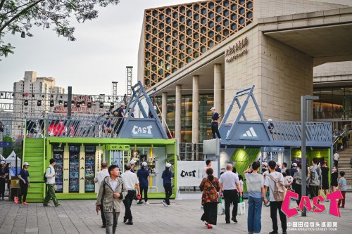 ADIZERO全新产品吸引众多观众纷纷驻足打卡