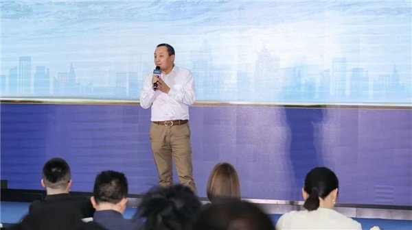苏州简一挚友周斌