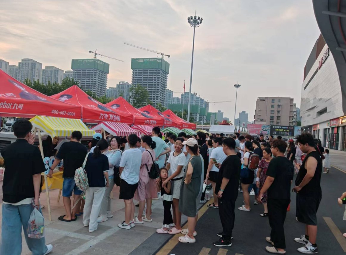 图：九号公司与河南新乡交警联合举办安全出行守护公益活动